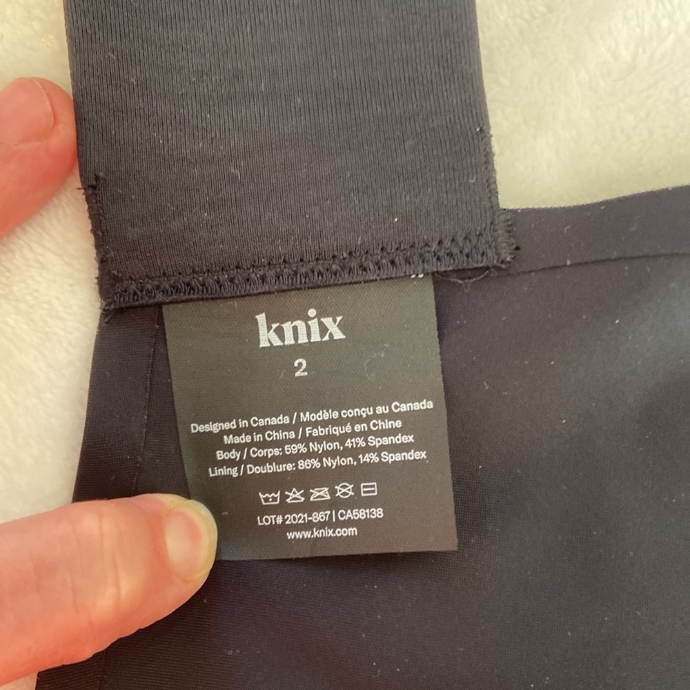 Knix Front Zip Catalyst Sports Bra in Black, size 2 - Picture 6 of 6